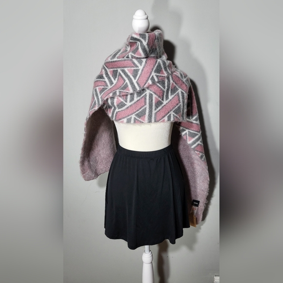 NWOT ASOS Soft Pink and Gray Geometric Scarf Ultra Long and Cozy - Picture 6 of 6